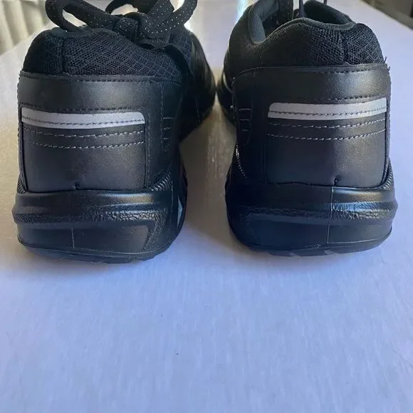 SAS Men’s Pursuit Black on Black Sneakers with Vibram Sole Size 9.5 NWOT.